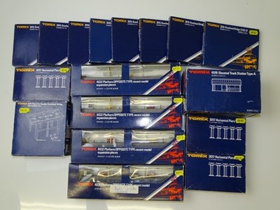 Lot 235 - N GAUGE MODEL RAILWAYS: A quantity of boxed...