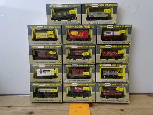 Lot 23 - OO GAUGE MODEL RAILWAYS: A group of boxed...