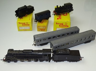 Lot 247 - TT GAUGE MODEL RAILWAYS: A group of TRI-ANG...