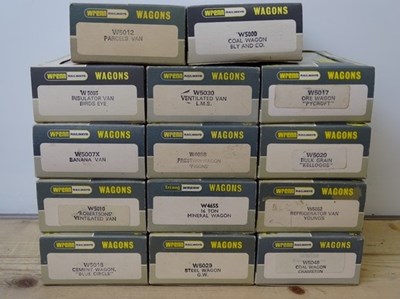 Lot 24 - OO GAUGE MODEL RAILWAYS: A group of boxed...