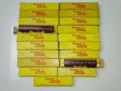 Lot 252 - TT GAUGE MODEL RAILWAYS: A large quantity of...