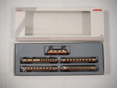 Lot 7 - MARKLIN - Z gauge 81593 TEE 'Roland' train...