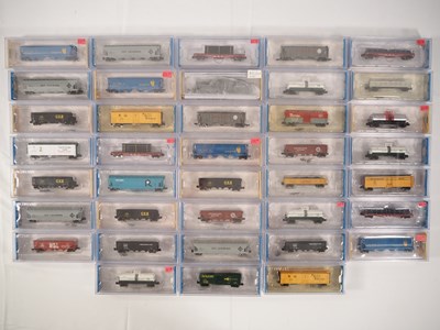 Lot 11 - BACHMANN - N gauge American Outline wagons of...