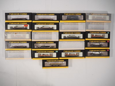 Lot 48 - GRAHAM FARISH - N gauge modern image wagons in...