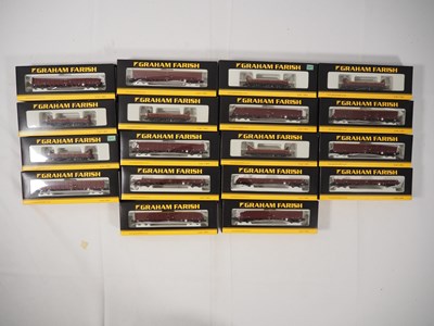 Lot 49 - GRAHAM FARISH - N gauge modern image wagons in...