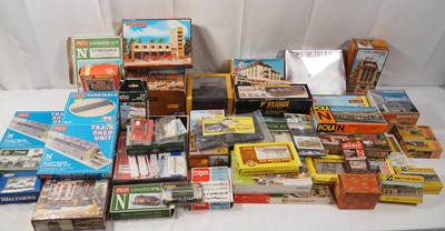 Lot 61 - Very large box of N gauge kits and accessories...