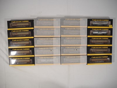 Lot 76 - GRAHAM FARISH - N gauge group of modern image...