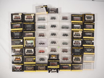 Lot 88 - GRAHAM FARISH - N gauge wagons of various...
