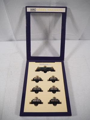 Lot 91 - DAPOL - N gauge ND-084E Hymek milk train pack...