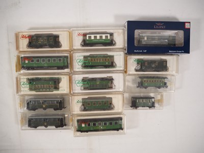 Lot 104 - A group of HOe scale narrow gauge passenger...