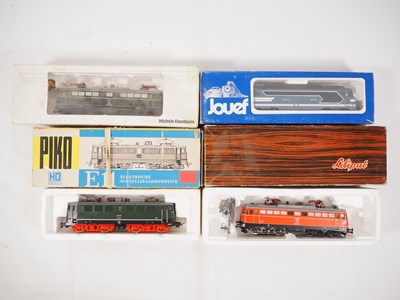 Lot 120 - A group of European outline HO gauge diesel...