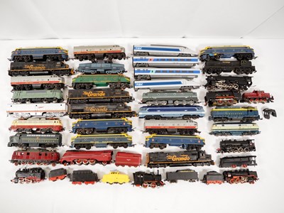Lot 126 - A large crate of HO gauge unboxed locomotives...