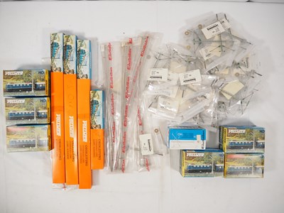 Lot 135 - A quantity of HO gauge catenary masts, wires...