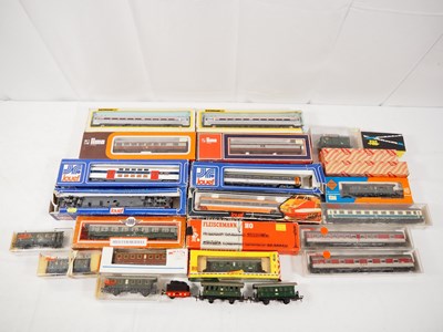 Lot 146 - A large quantity of European and American...