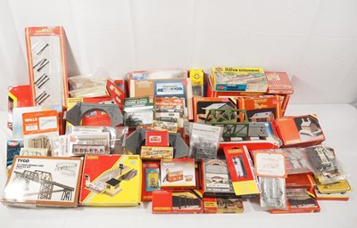 Lot 149 - A large removals box of OO gauge building kits...