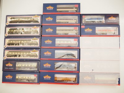 Lot 150 - BACHMANN - OO gauge passenger coaches in mixed...