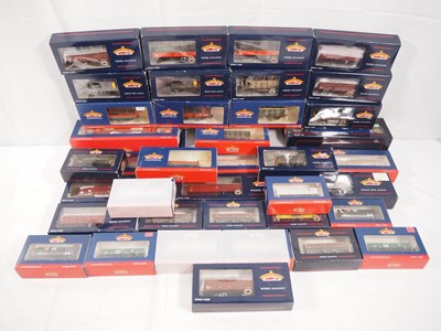 Lot 152 - BACHMANN - OO gauge modern image wagons of...
