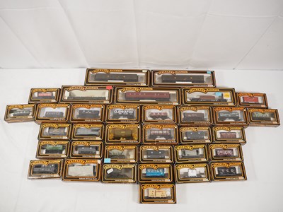 Lot 155 - MAINLINE - OO gauge mixed wagons of various...