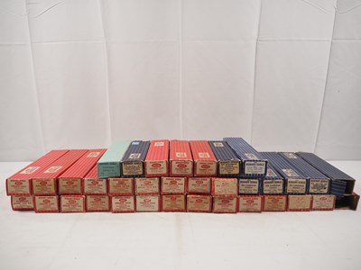 Lot 160 - HORNBY DUBLO - OO gauge 2 and 3-rail passenger...