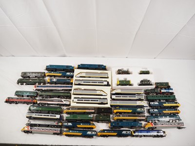 Lot 168 - A large crate of OO gauge unboxed diesel and...