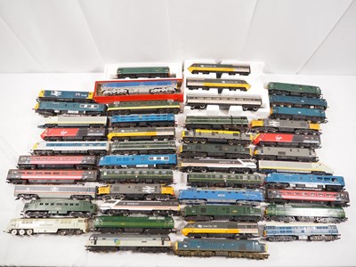 Lot 169 - A large crate of OO gauge unboxed diesel and...