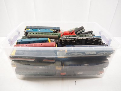 Lot 172 - A large crate of OO gauge unboxed diesel and...