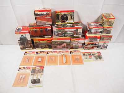 Lot 177 - HORNBY - OO gauge boxed Skaledale range resin...