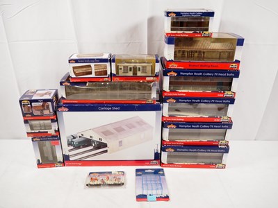 Lot 178 - BACHMANN - OO gauge boxed Scenecraft range...