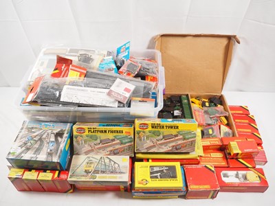 Lot 180 - A large removals box of OO gauge building kits...