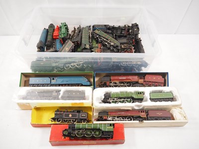 Lot 185 - A large crate of OO gauge unboxed steam...