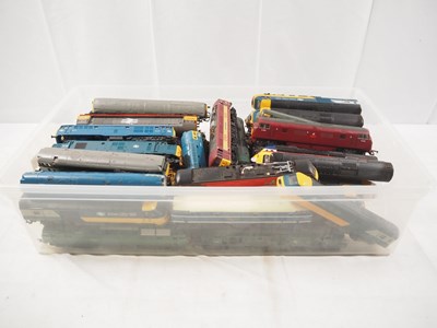 Lot 186 - A large crate of OO gauge unboxed diesel and...