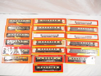 Lot 204 - HORNBY - A rake of OO gauge Pullman coaches,...