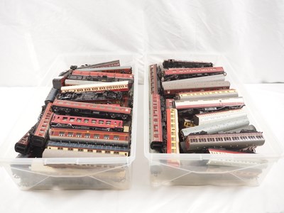 Lot 206 - Two large crates of OO gauge unboxed passenger...