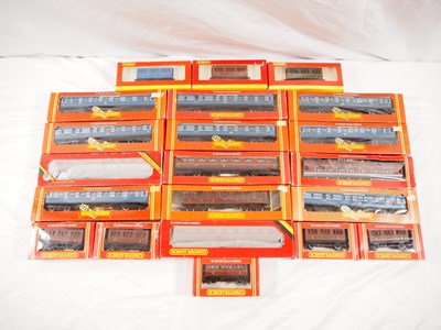 Lot 209 - HORNBY - OO gauge group of passenger coaches...