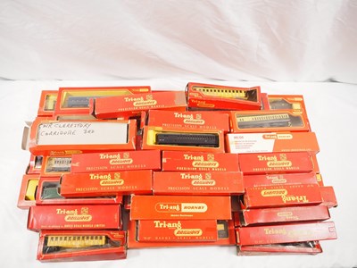 Lot 214 - TRI-ANG / TRI-ANG HORNBY - OO gauge group of...