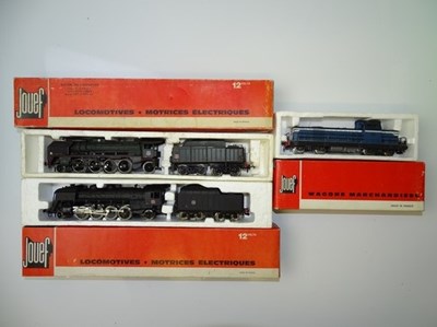 Lot 282 - HO GAUGE MODEL RAILWAYS: A group of French...