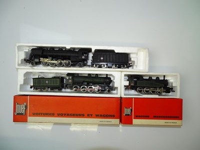 Lot 283 - HO GAUGE MODEL RAILWAYS: A group of French...