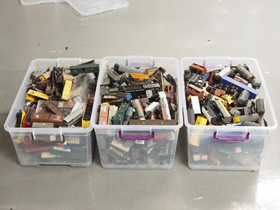 Lot 261 - Three large crates of unboxed HO/OO gauge...