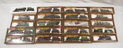Lot 285 - MAINLINE - a group of OO gauge steam and...