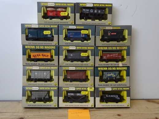 Lot 28 - OO GAUGE MODEL RAILWAYS: A group of boxed...