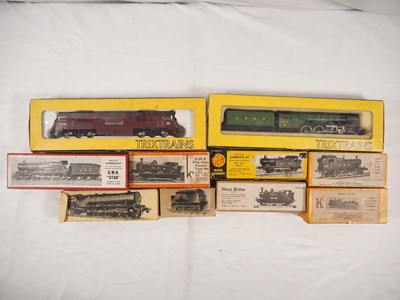Lot 298 - A mixed group of OO gauge steam and diesel...