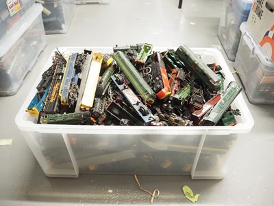 Lot 311 - A large crate of OO gauge, mainly locomotive...