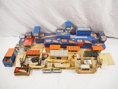 Lot 324 - A crate of boxed and unboxed HORNBY DUBLO OO...