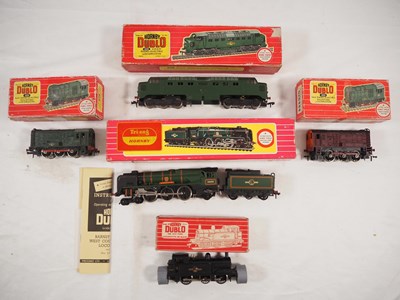 Lot 327 - HORNBY DUBLO - 2-Rail OO gauge steam and...