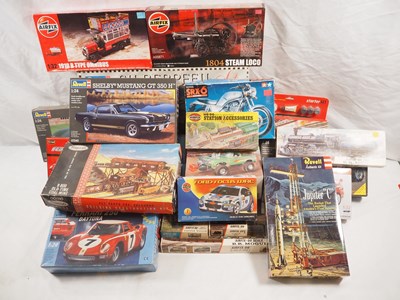 Lot 370 - A large quantity of boxed plastic model kits,...