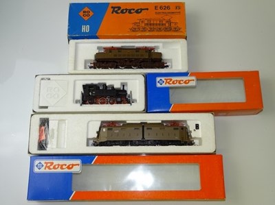 Lot 295 - HO GAUGE MODEL RAILWAYS: A pair of Italian...