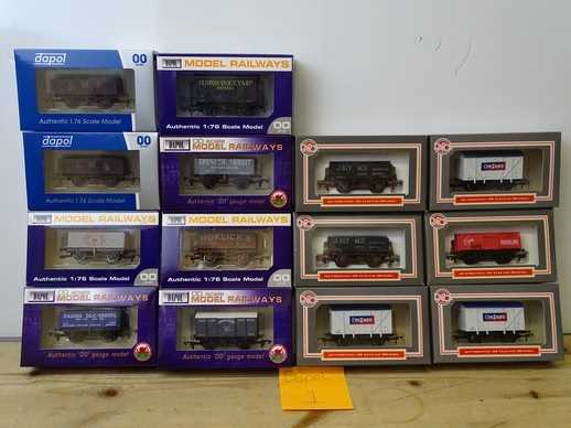 Lot 2 - OO GAUGE MODEL RAILWAYS: A group of boxed...