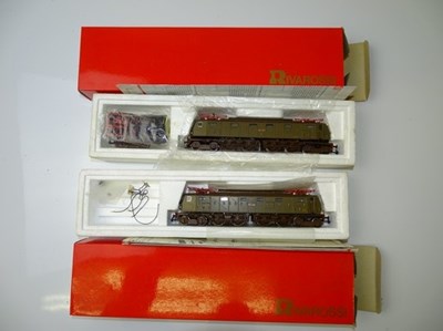 Lot 302 - HO GAUGE MODEL RAILWAYS: A pair of Italian...