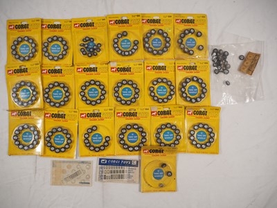 Lot 498 - CORGI - A group of vintage accessory packs,...