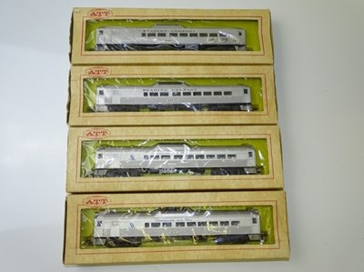 Lot 305 - HO GAUGE MODEL RAILWAYS: A group of American...